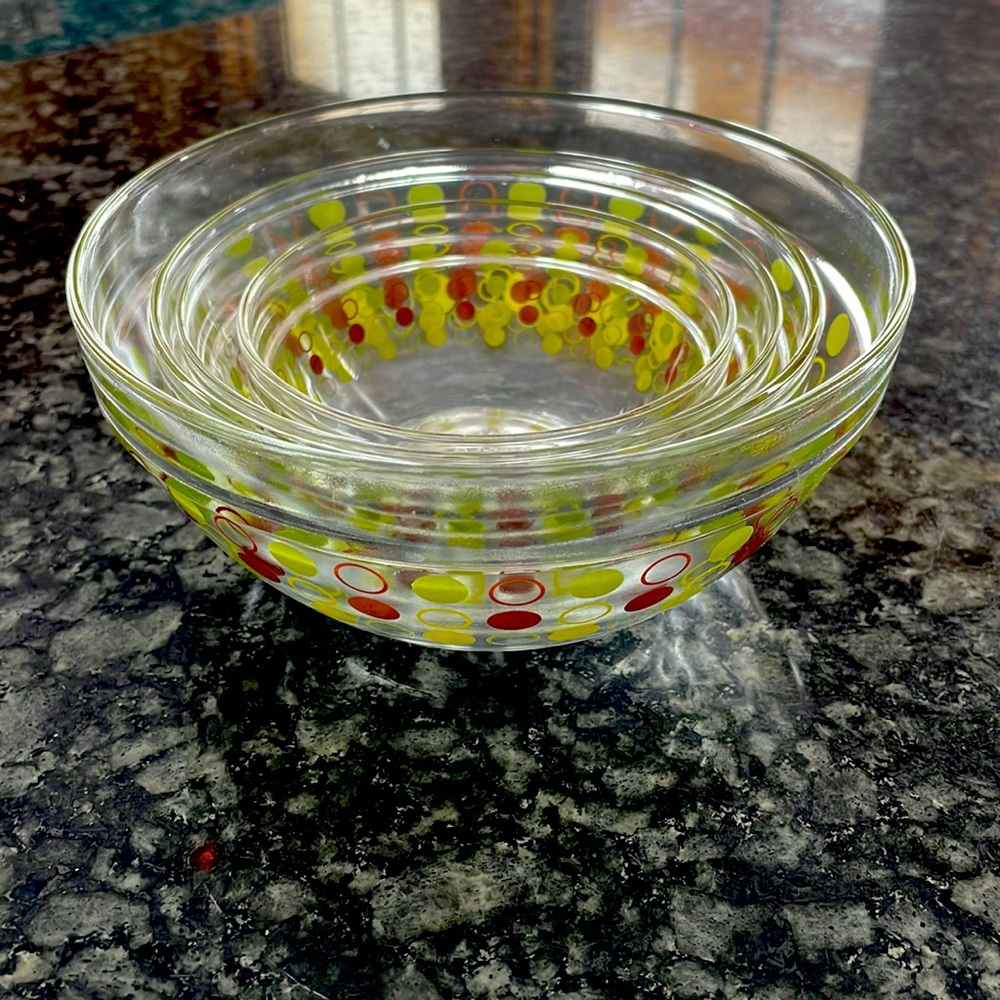 Vintage polka dot nesting/mixing bowls‎